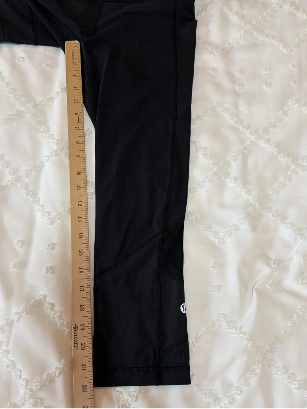Lululemon Pace Rival Mid-Rise Crop 22